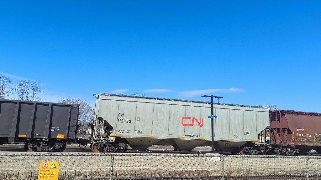 CN 113422